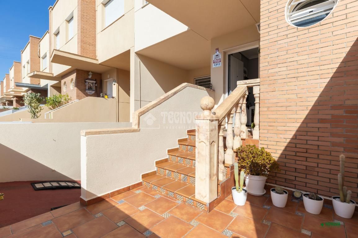 Casa adosada en venda a C. Río Júcar