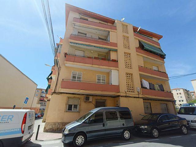 Piso en Venta en C/ Catedrático Leveroni en Colonia Requena
