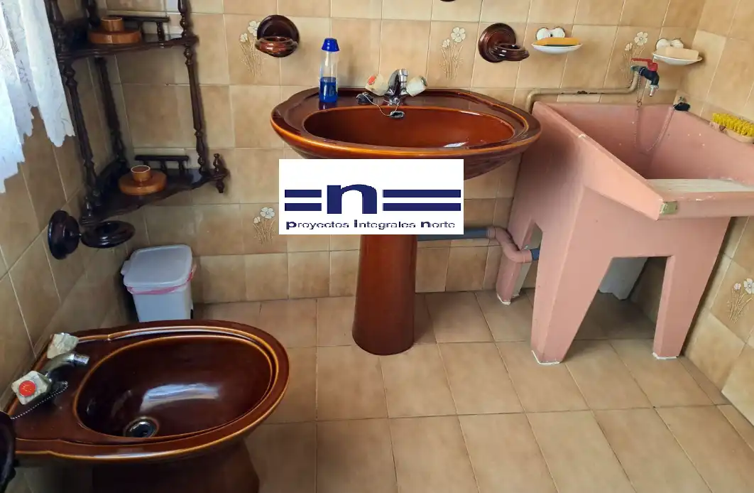 Baño de Casa adosada en venta en Muxía con Amueblado y Balcón