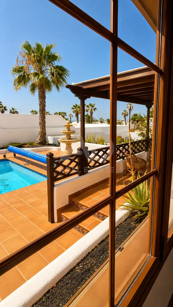 Vista exterior de Casa o xalet en venda en Arrecife amb Piscina