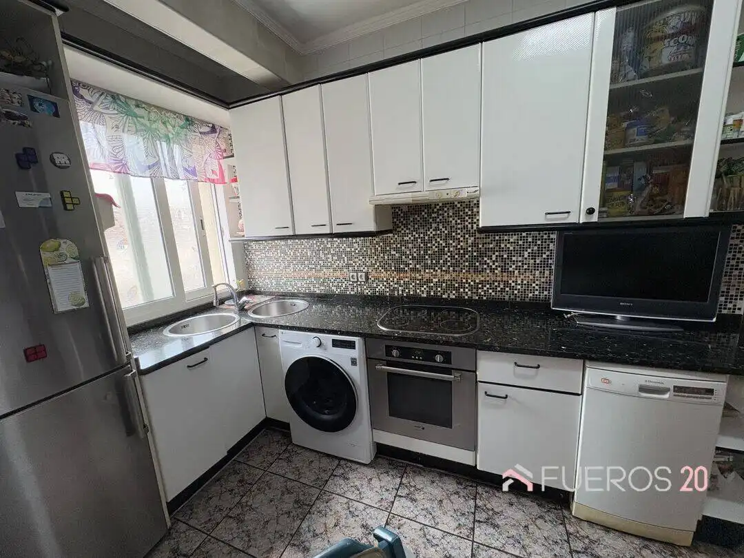Piso con ascensor en venta en Bagatza - San Vicente, imagen 9