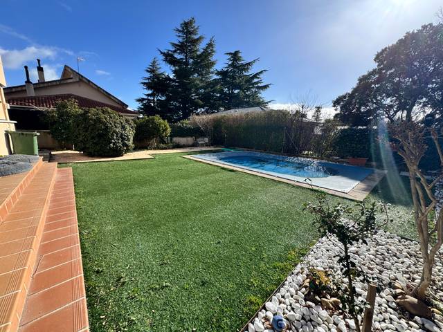 Casa-chalet en Venta en Jardín de los Reyes - Parque Real
