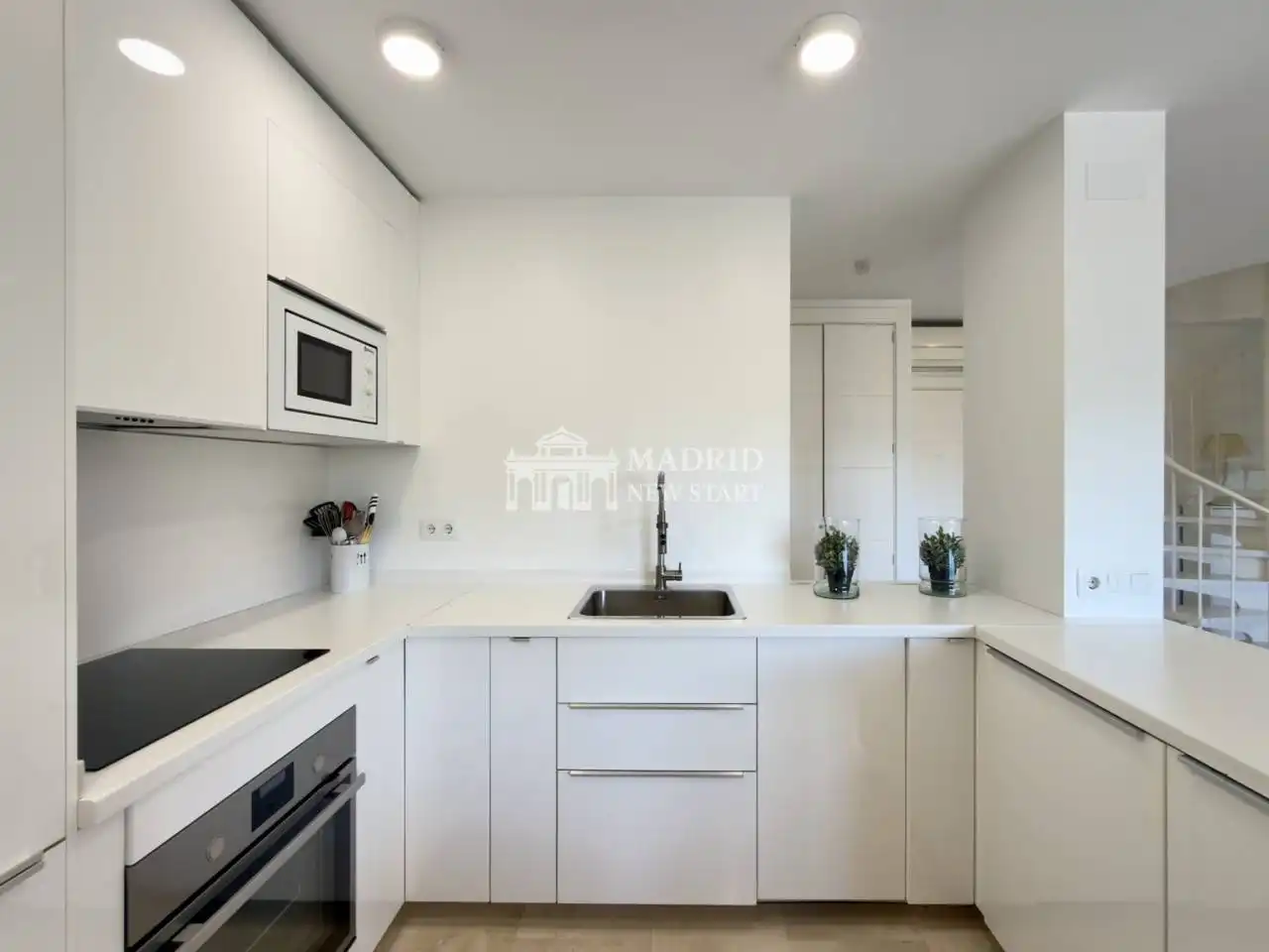Cocina de Dúplex de alquiler en Madrid con Aire acondicionado, Calefacción y Amueblado