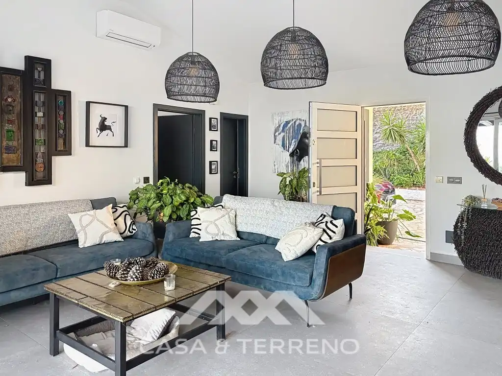 Sala de estar de Casa o chalet en venta en Algarrobo con Aire acondicionado, Calefacción y Jardín privado