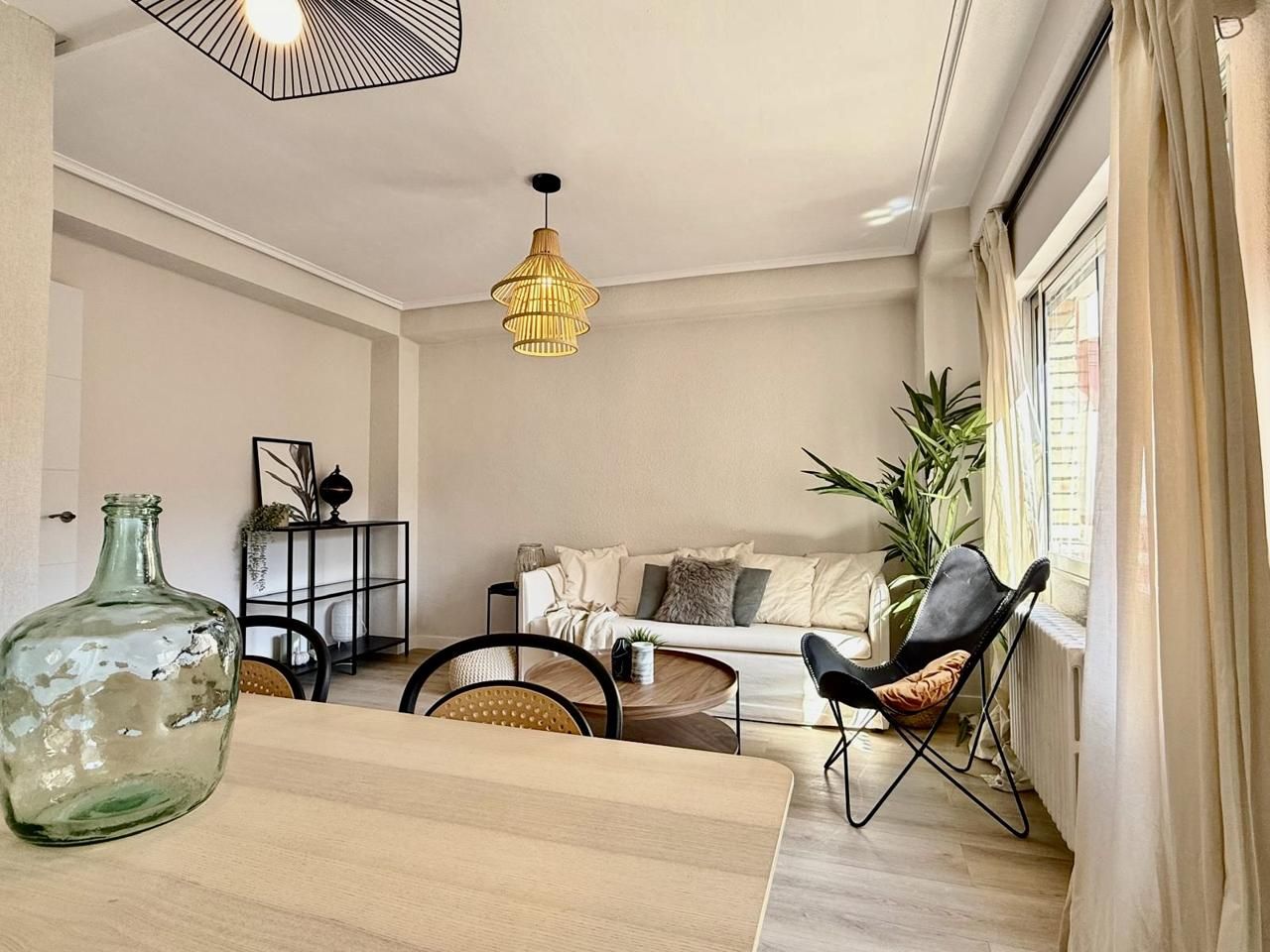 Sala d'estar de Pis en venda en  Zaragoza Capital amb Calefacció i Balcó