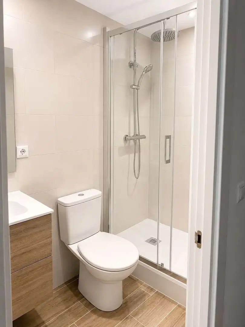 Bathroom of Flat for sale in Málaga  with Air Conditioner and Heating