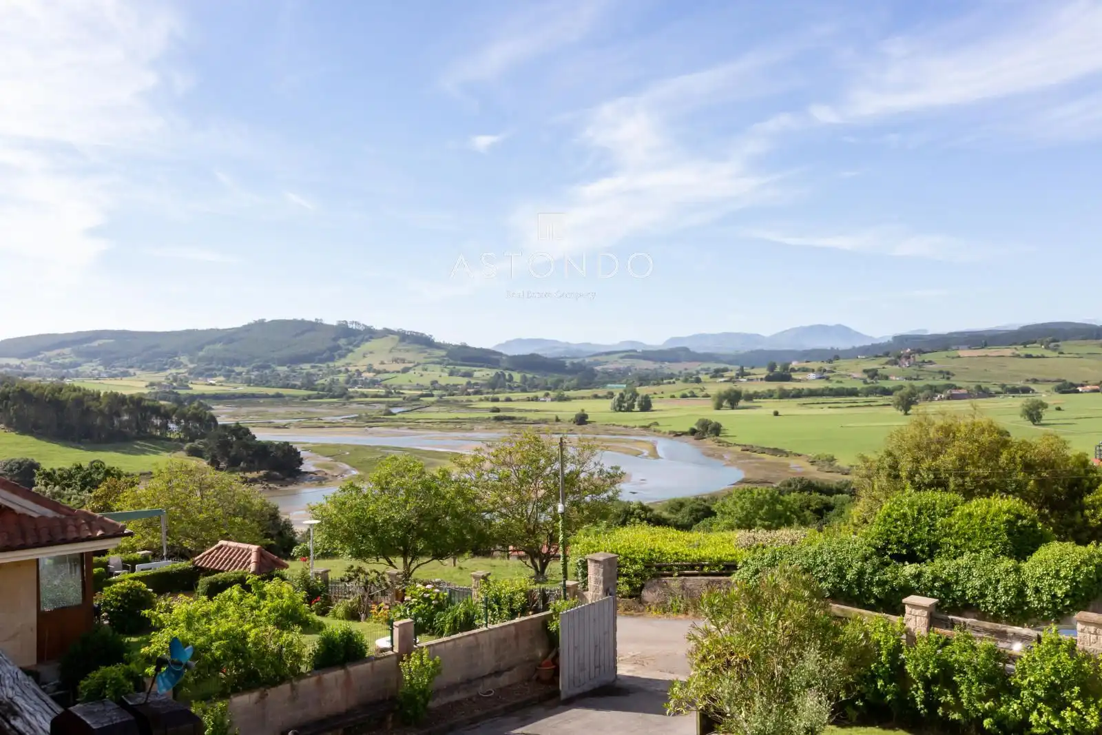 Jardín de Casa o chalet en venta en Bareyo con Calefacción, Jardín privado y Terraza