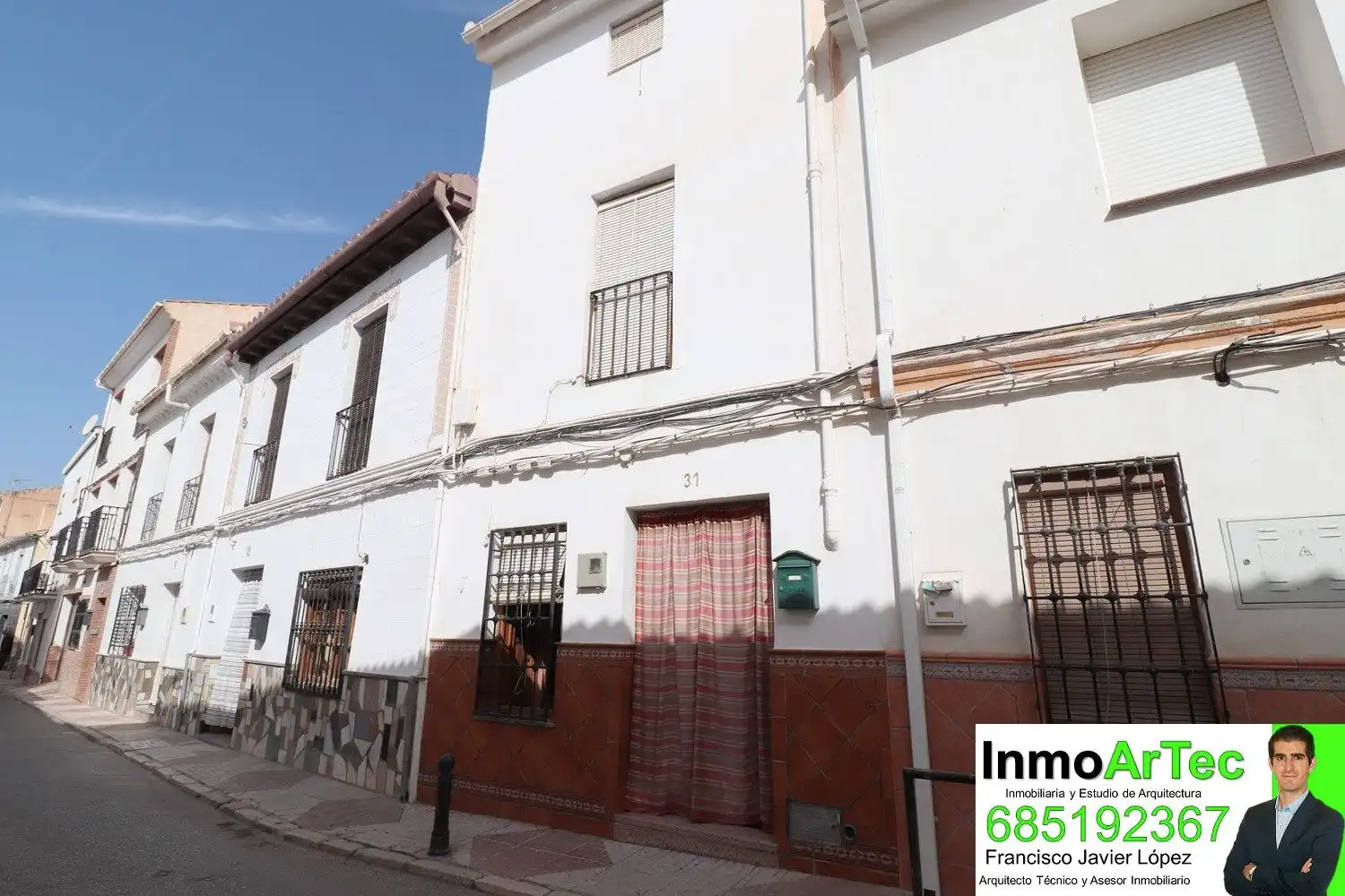 Casa amb terrassa en venda a Calle Santa Ana de Íllora 31