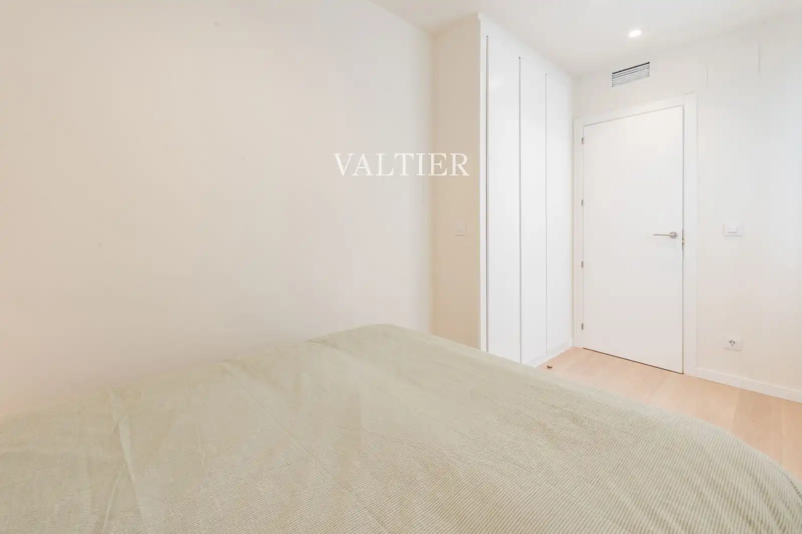 Schlafzimmer von Wohnung zur Miete in Madrid mit Klimaanlage, Heizung und Terrasse