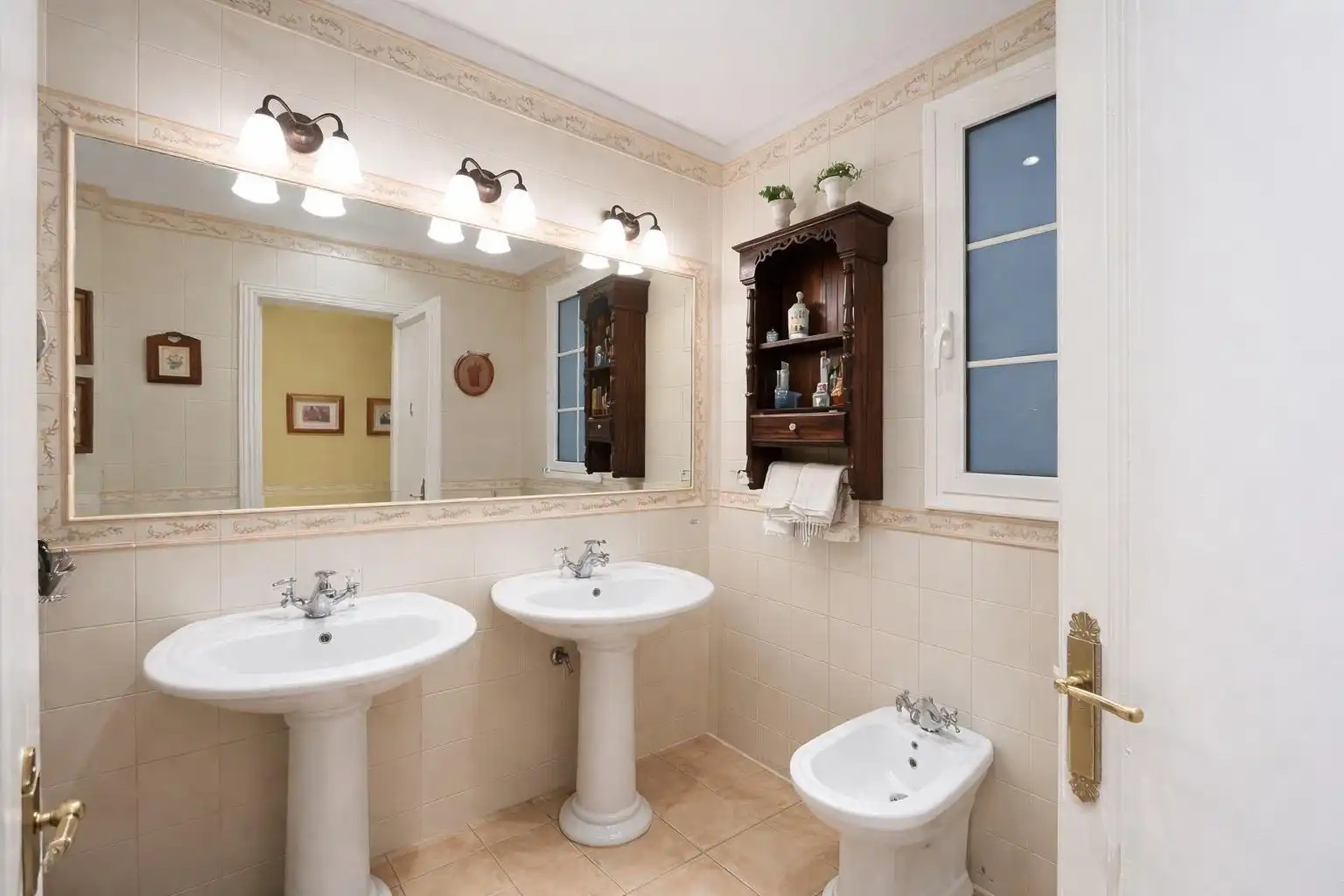 Badezimmer von Wohnungen zum Verkauf in Barcelona mit Heizung, Parkett und Möbliert