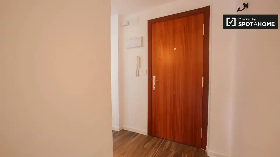 Flat for rent in Valencia  with Air Conditioner, Heating and Furnished
