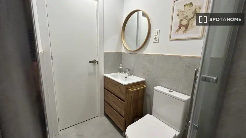 Baño de Piso para compartir en Bilbao  con Aire acondicionado, Terraza y Amueblado