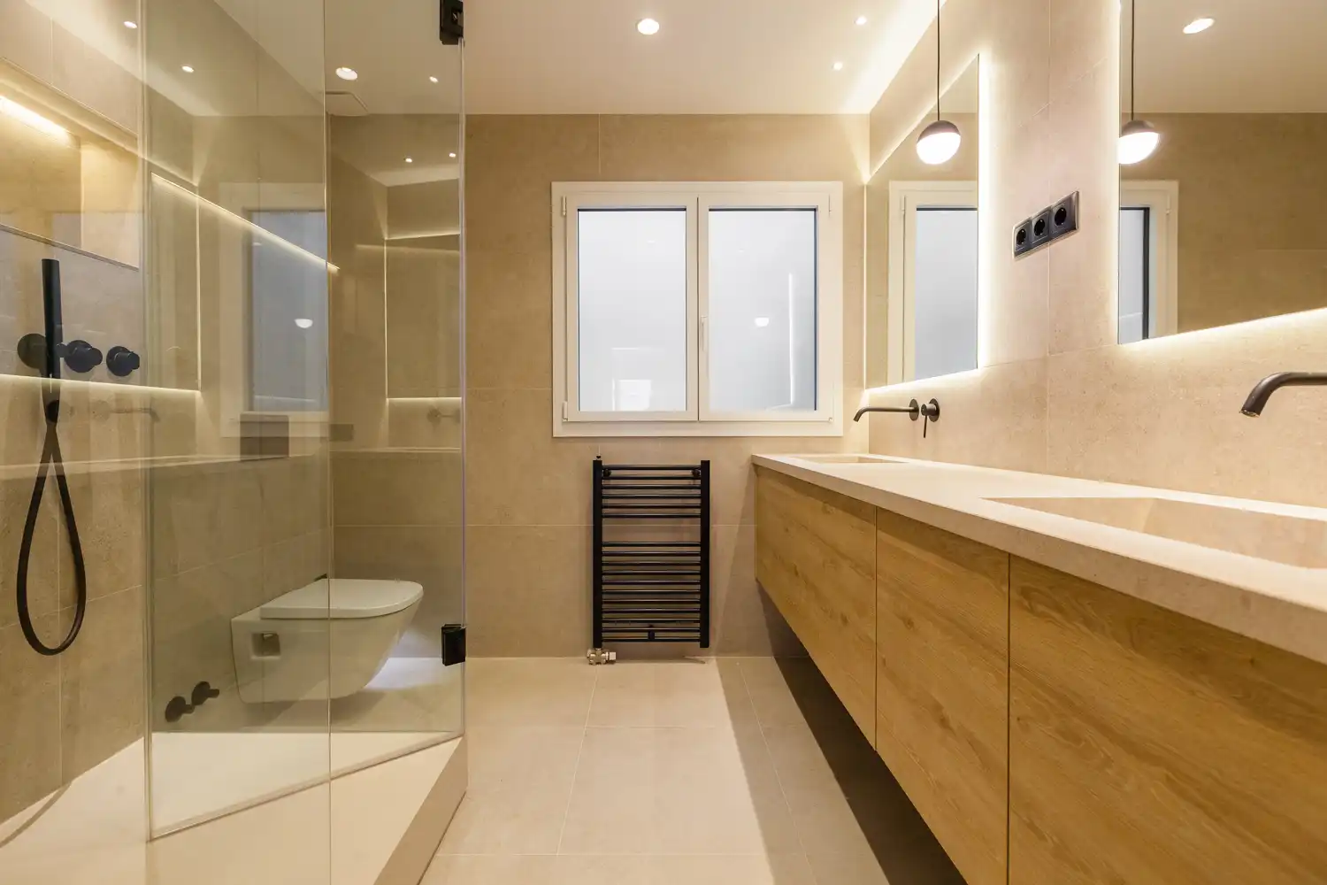 Bathroom of Flat for sale in Barcelona  with Air Conditioner, Heating and Oven