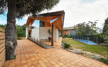 Vista exterior de Casa o xalet en venda en L'Ametlla del Vallès amb Aire condicionat, Piscina i Balcó