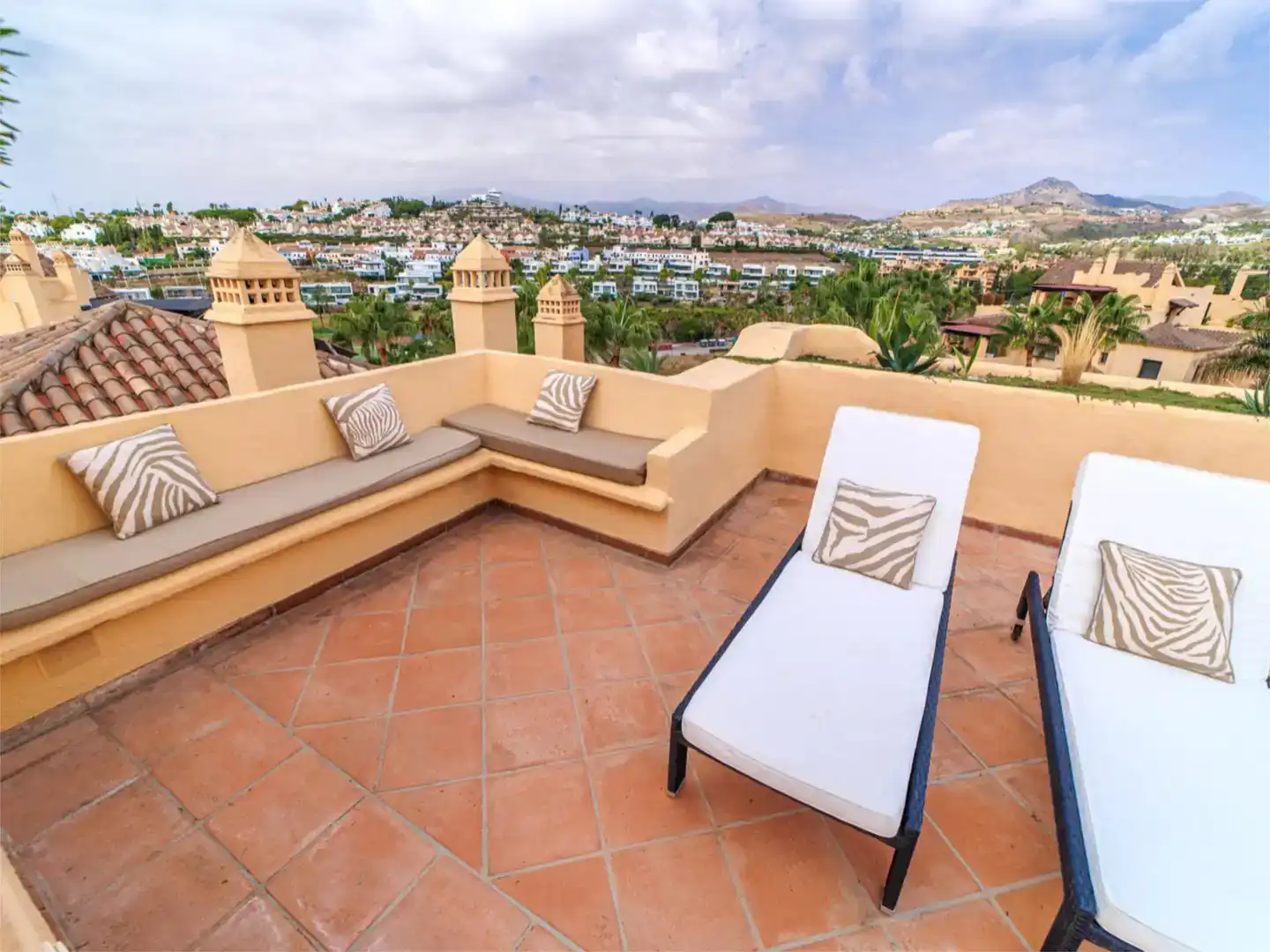 Terrasse von Dachboden zum Verkauf in Estepona mit Klimaanlage