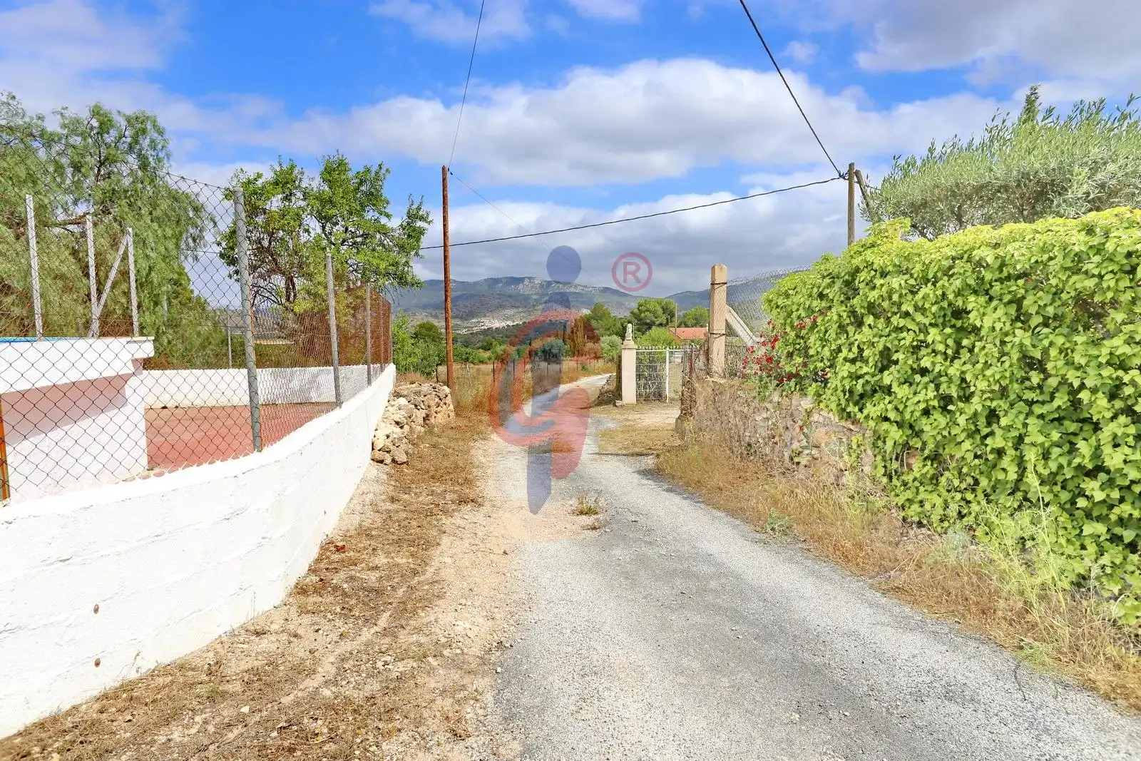 Haus oder Chalet zum Verkauf in Hondón de las Nieves / El Fondó de les Neus mit Privatgarten, Abstellraum und Schwimmbad