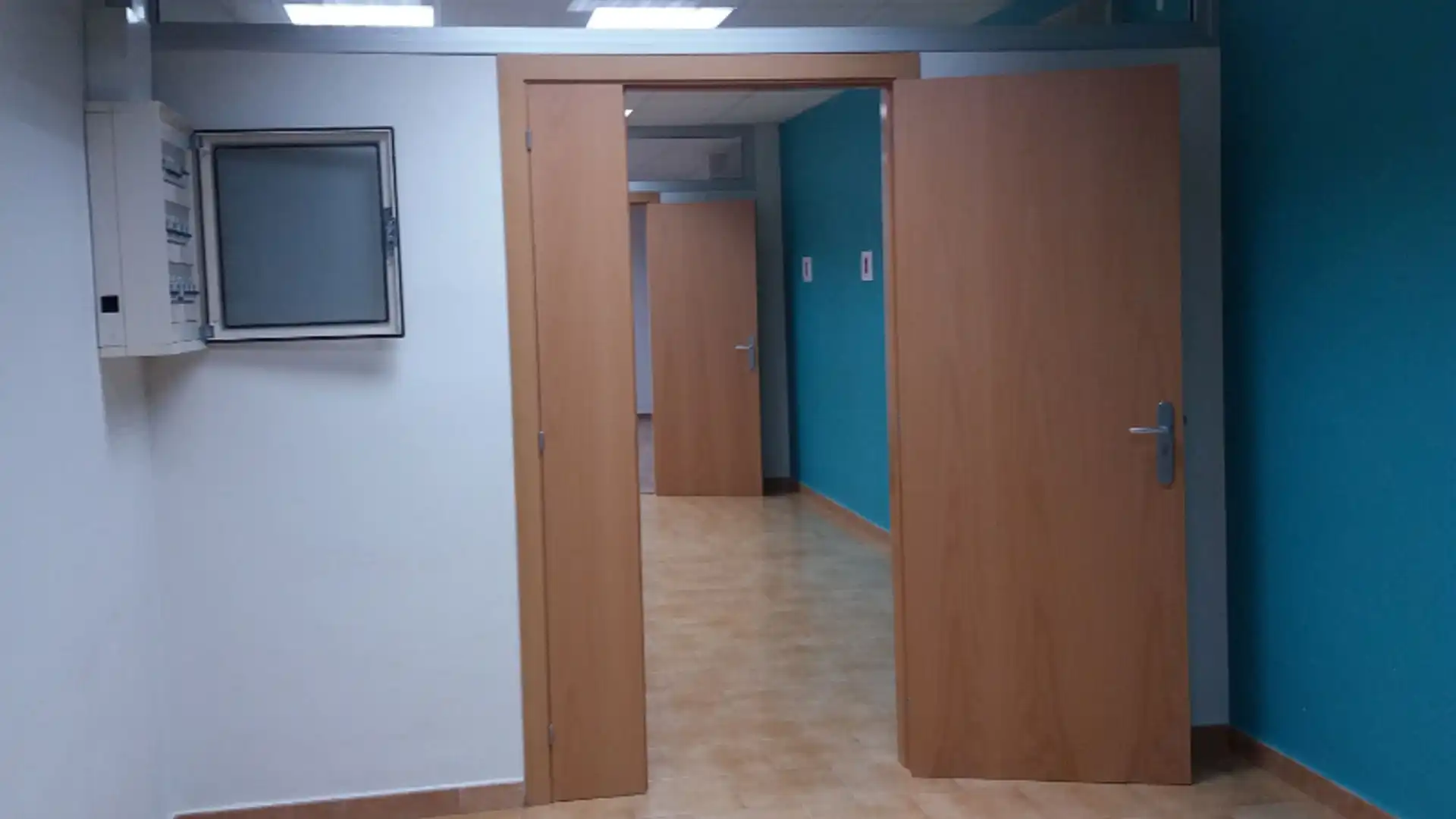 Büro zur Miete in Vallirana mit Klimaanlage