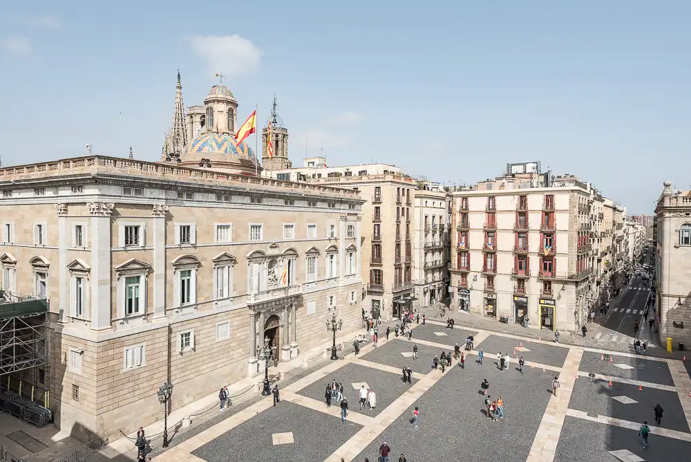 Pis de lloguer a Plaça de Sant Jaume, Barri Gòtic