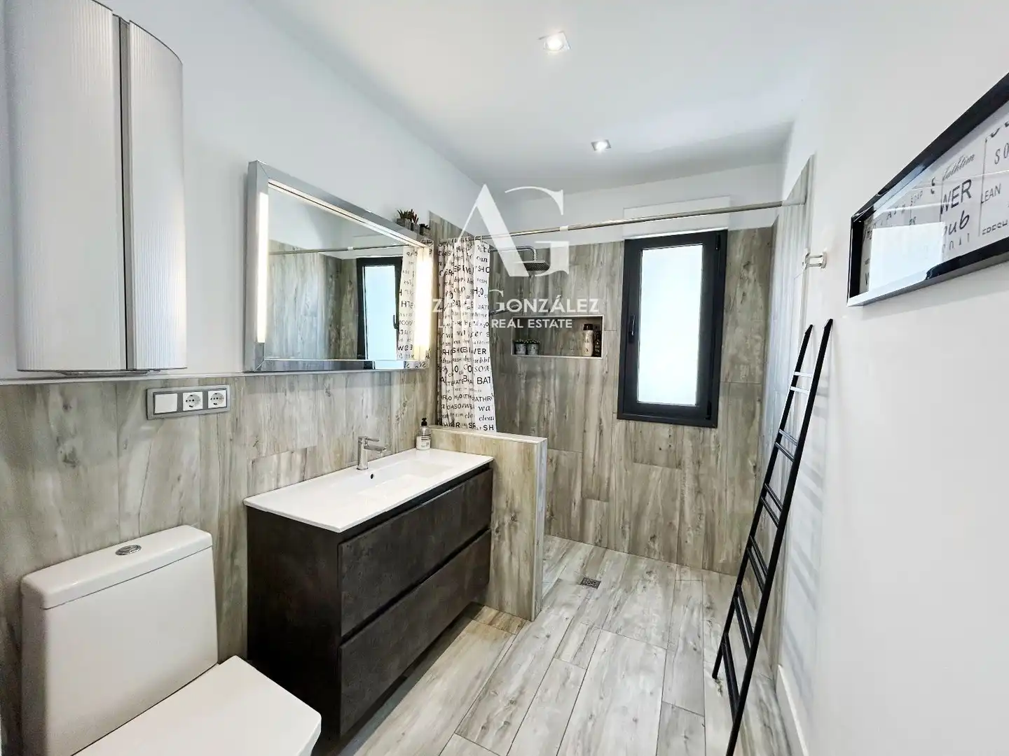 Bathroom of Houses for sale in Santander  with Heating, Private garden and Terrace