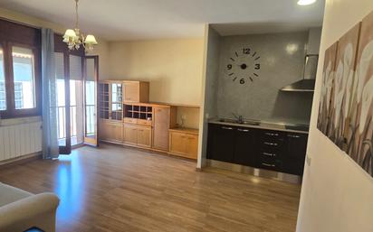 Cuina de Apartament en venda en Manlleu amb Calefacció, Parquet i Forn