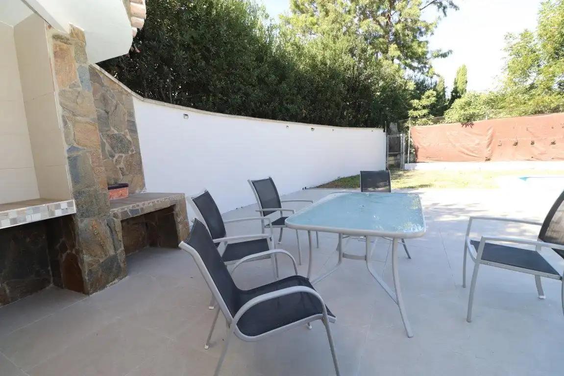 Terraza de Casa o chalet de alquiler en Alhaurín El Grande con Aire acondicionado, Jardín privado y Piscina