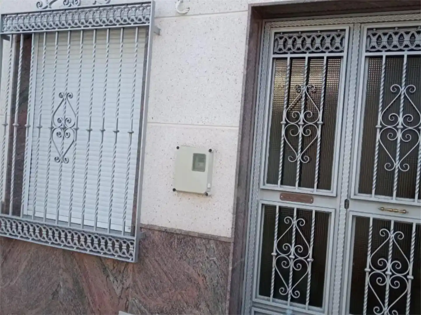 Vista exterior de Casa adosada en venda en Castillo de Locubín amb Balcó