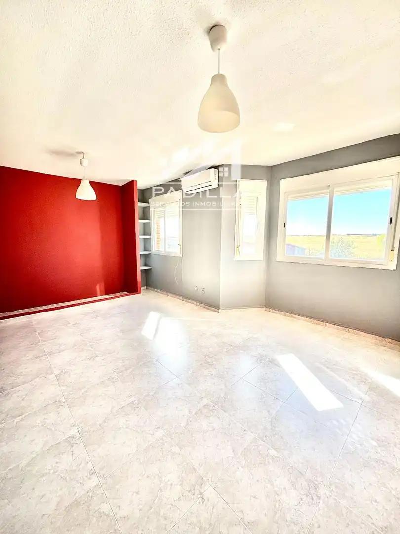 Sala d'estar de Casa adosada en venda en Chozas de Canales amb Aire condicionat, Calefacció i Terrassa