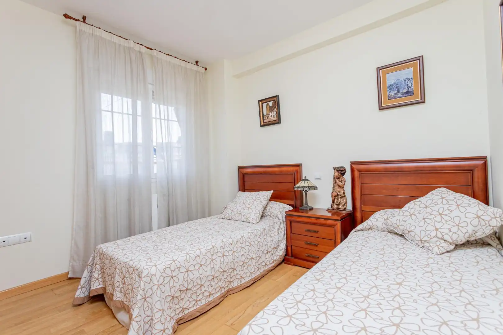 Habitación de Casa adosada en venta en Valdemoro con Calefacción, Trastero y Piscina comunitaria
