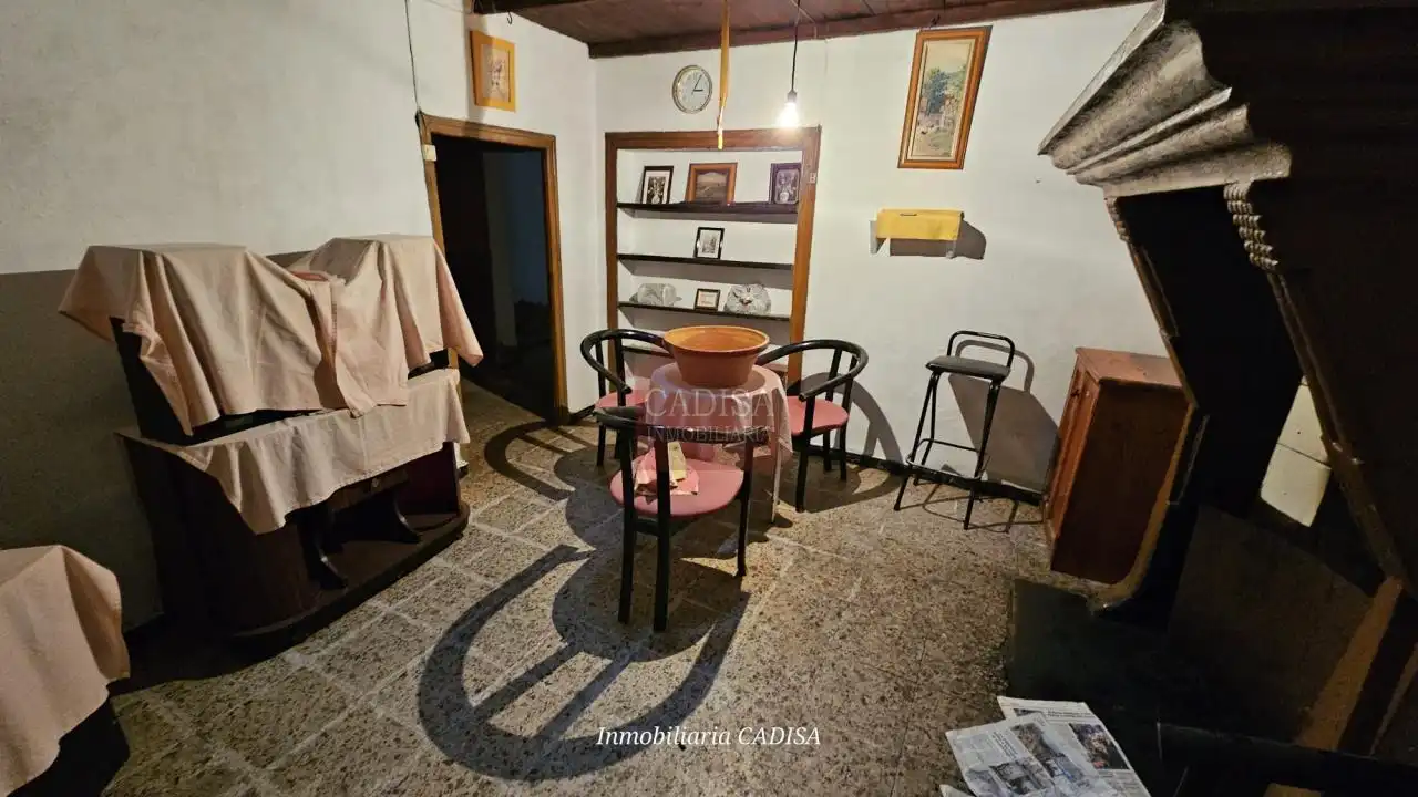 Casa o xalet en venda en Parada de Arriba amb Calefacció, Terrassa i Traster
