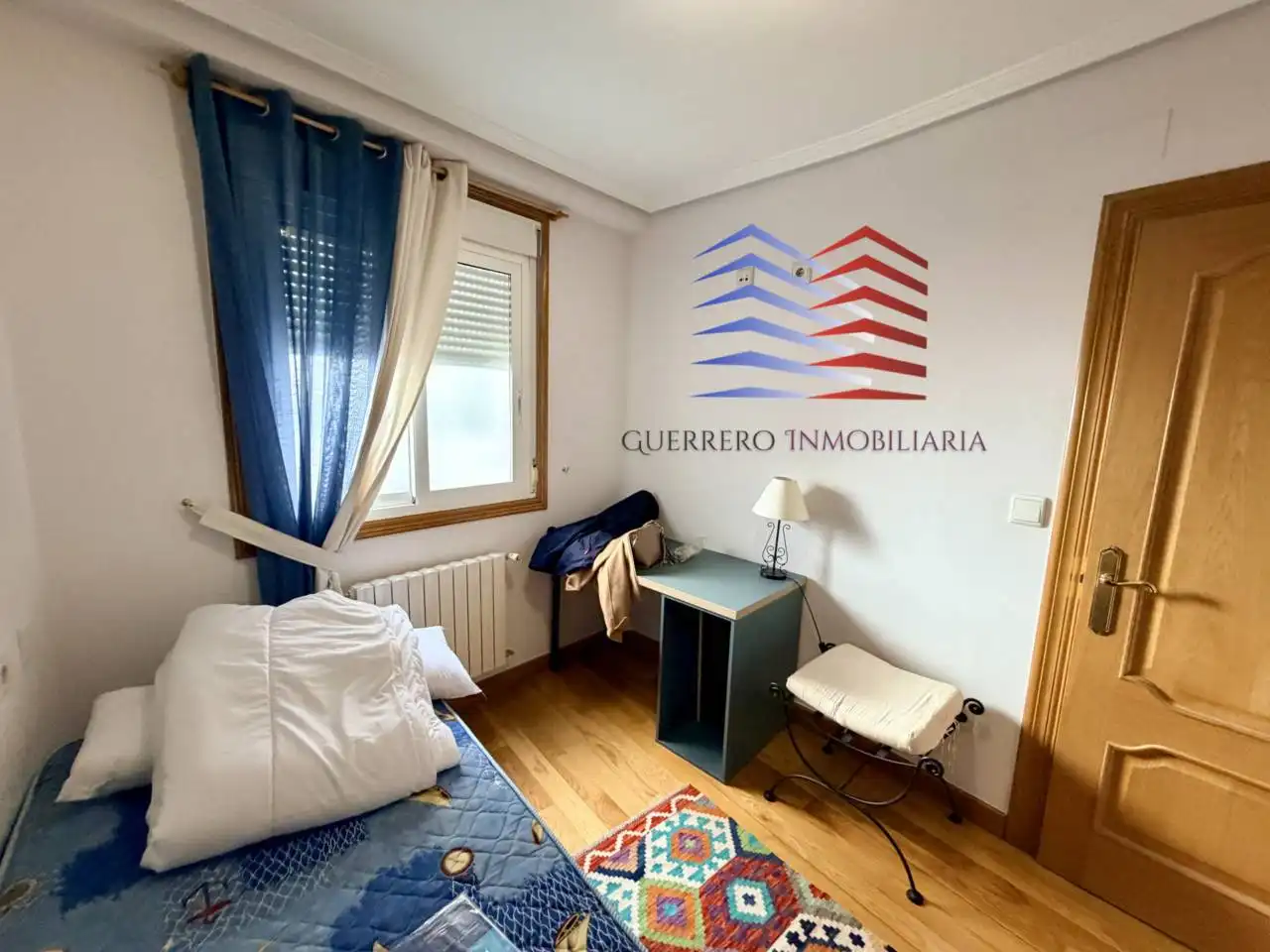 Bedroom of Apartments for rent in Ourense Capital   with Heating, Parquet flooring and Storage room