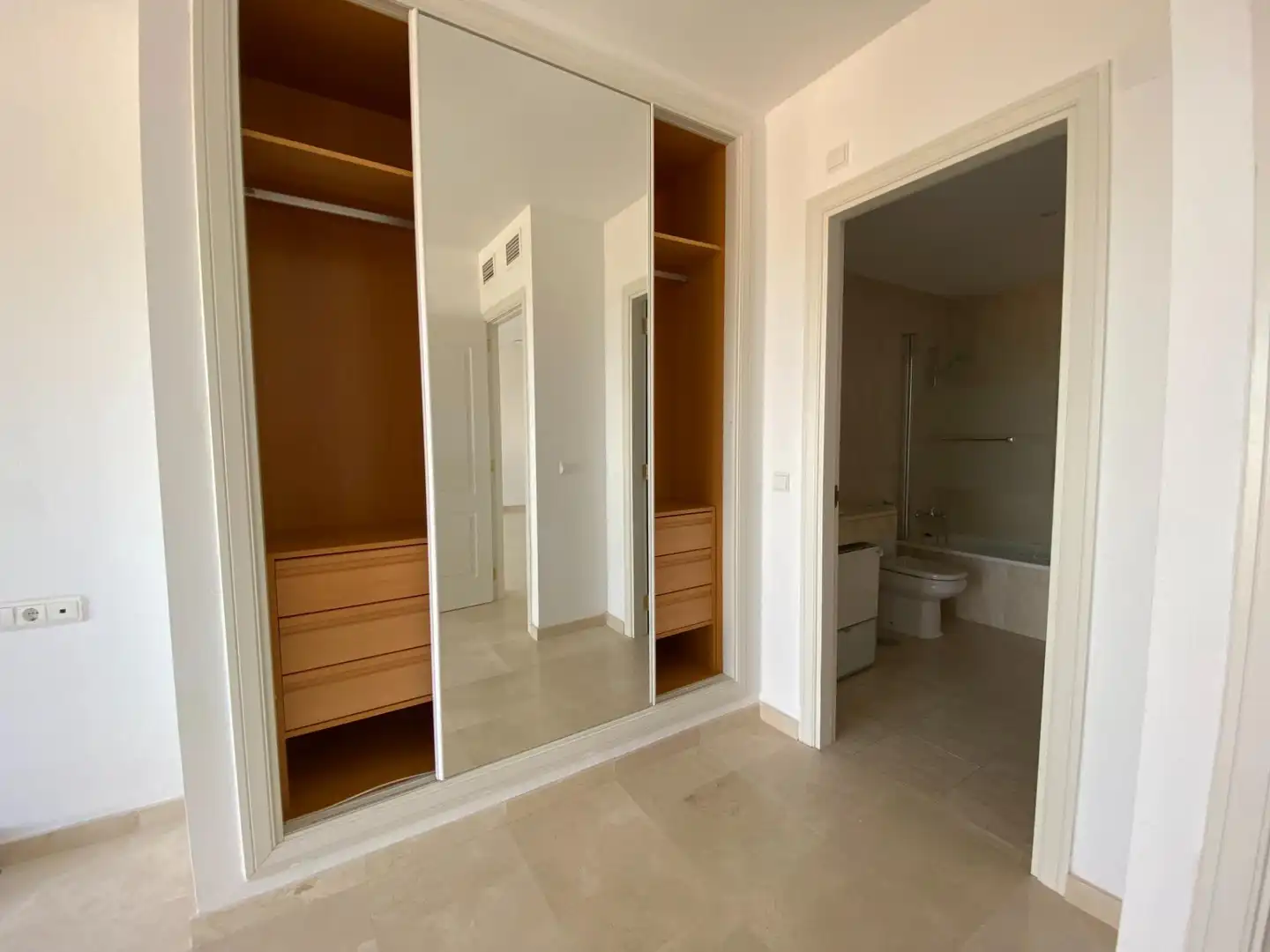Baño de Piso en venta en Mijas con Aire acondicionado, Terraza y Piscina comunitaria