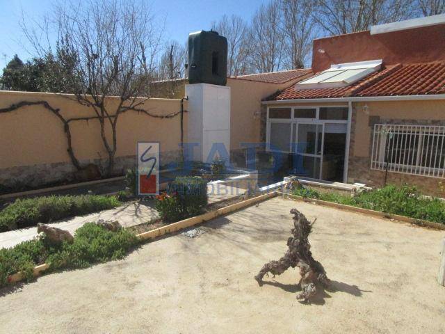 Casa-chalet en Venta en Membrilla
