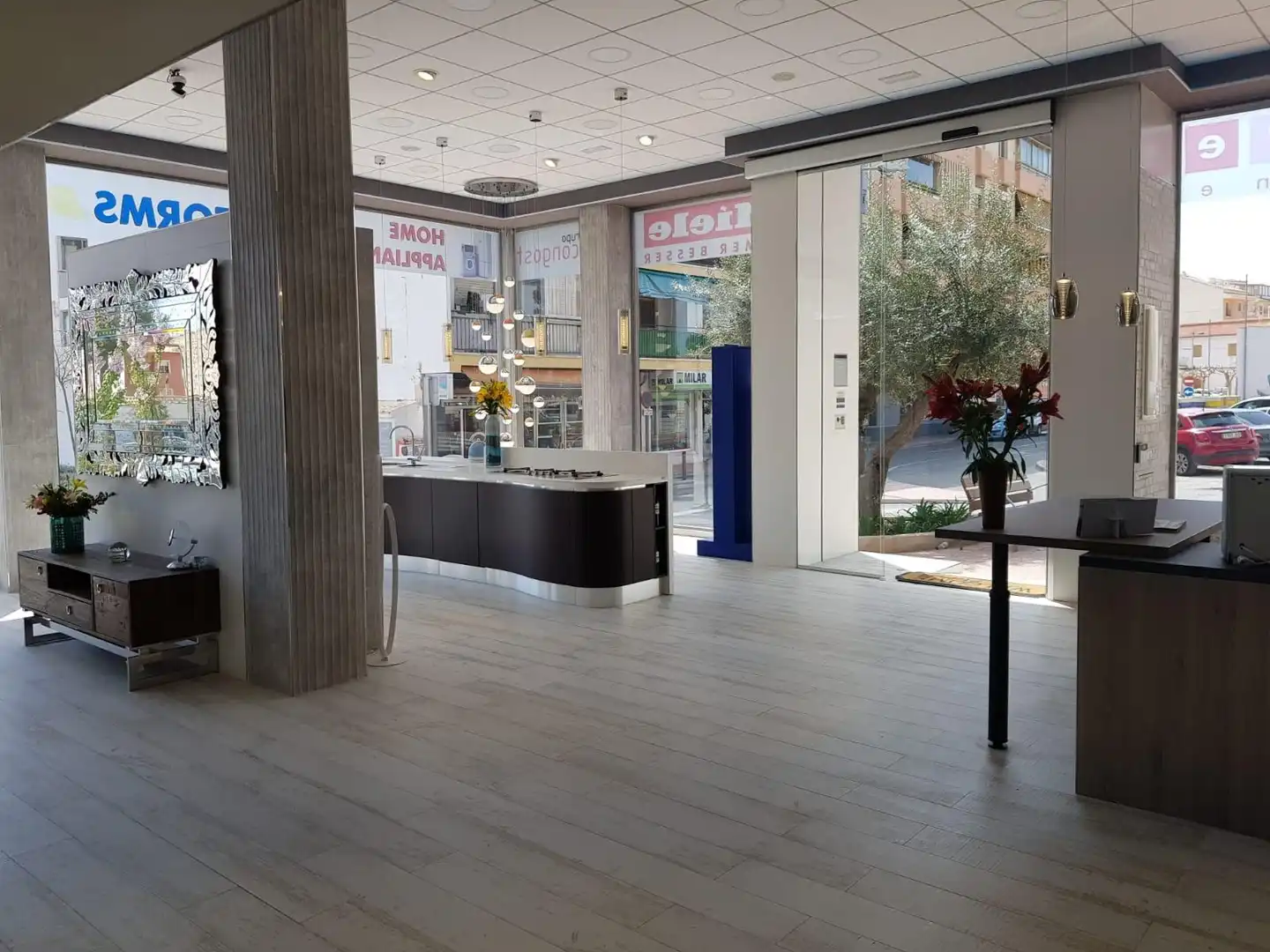 Local comercial en venta en Pueblo - Urbanizaciones