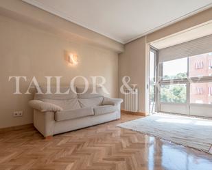 Living room of Flat for sale in  Madrid Capital  with Air Conditioner and Balcony