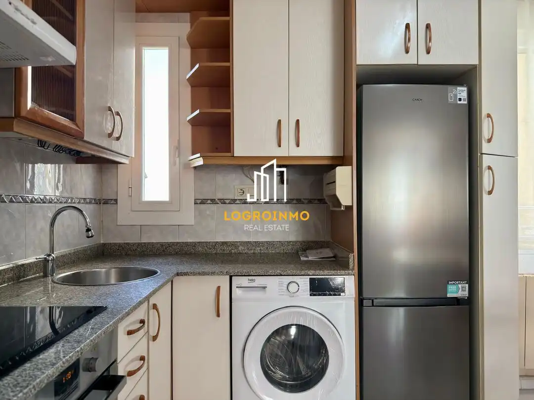Kitchen of Flat for rent in  Logroño  with Heating and Storage room