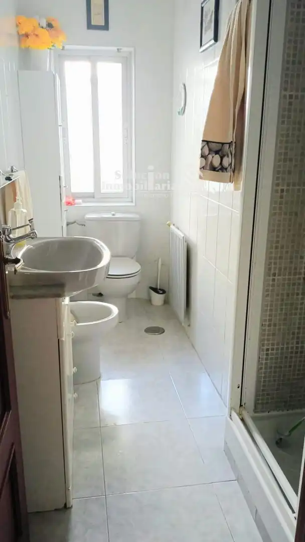 Bathroom of Flat for rent in Salamanca  with Heating, Terrace and Furnished
