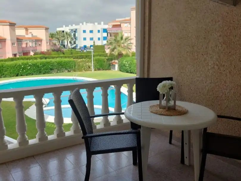Apartamento con piscina en alquiler en Carrer de les gavines 1, imagen 2