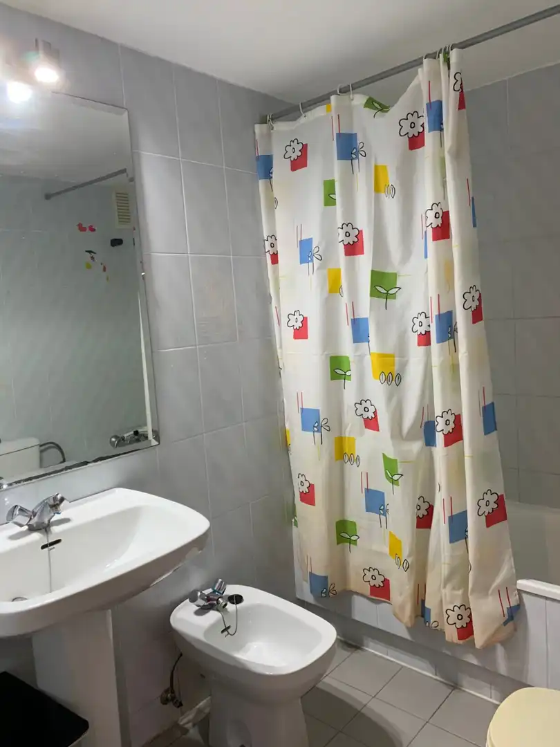 Badezimmer von Wohnung zur Miete in Valencia mit Möbliert und Balkon
