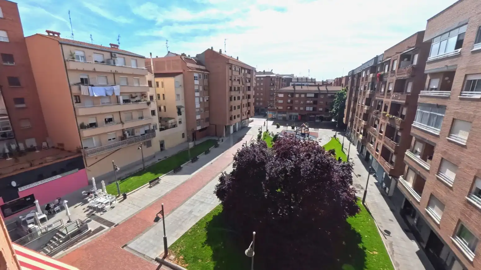 Vista exterior de Piso en venta en  Logroño con Calefacción, Parquet y Trastero