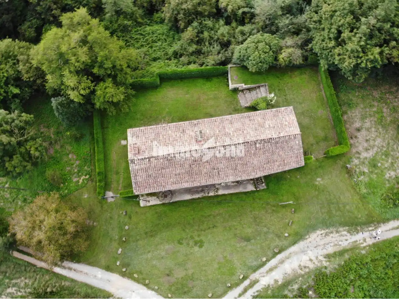 Finca rústica en venda en La Vall d'en Bas amb Calefacció, Jardí privat i Alarma