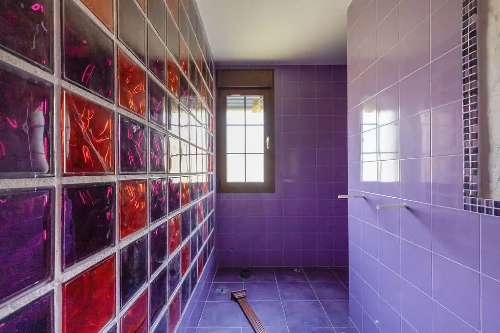 Bany de Casa o xalet en venda en Villa del Prado amb Calefacció i Traster