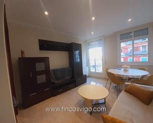 Sala d'estar de Apartament de lloguer en Vigo  amb Balcó