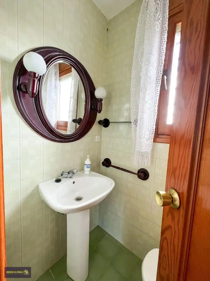 Bany de Casa o xalet en venda en La Cabrera amb Jardí privat, Terrassa i Traster