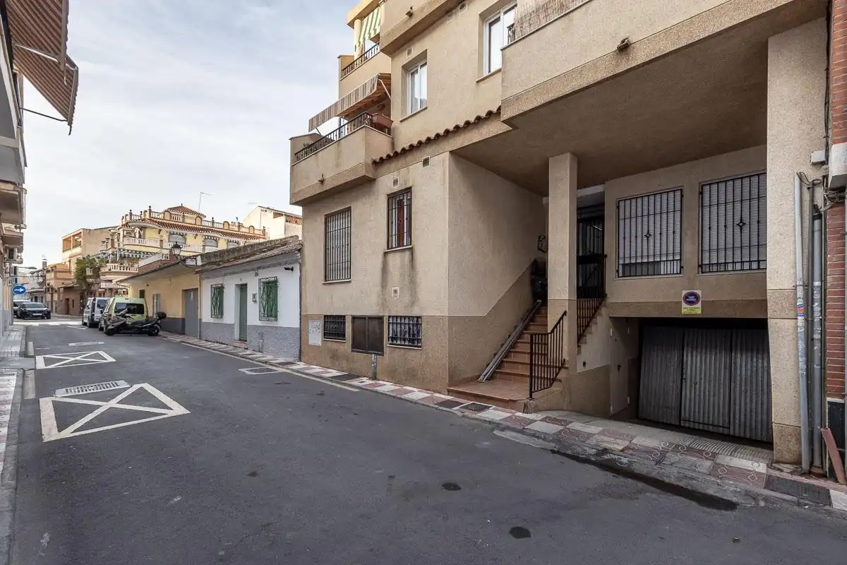 Vista exterior de Planta baja en venta en Armilla con Aire acondicionado y Amueblado