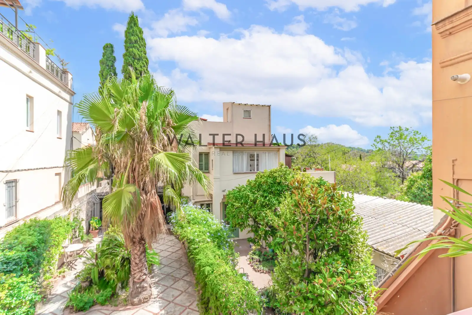 Vista exterior de Dúplex en venda en Barcelona amb Aire condicionat, Calefacció i Jardí privat