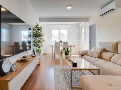 Sala d'estar de Àtic en venda en L'Hospitalet de Llobregat
