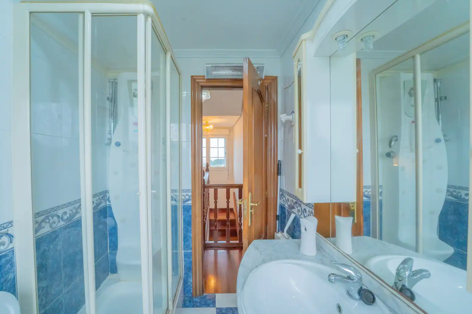 Bathroom of Houses for sale in Cueto