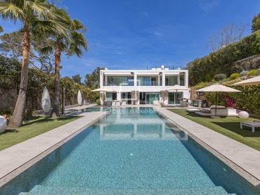 Villa avec balcon à vendre à Cap Martinet
