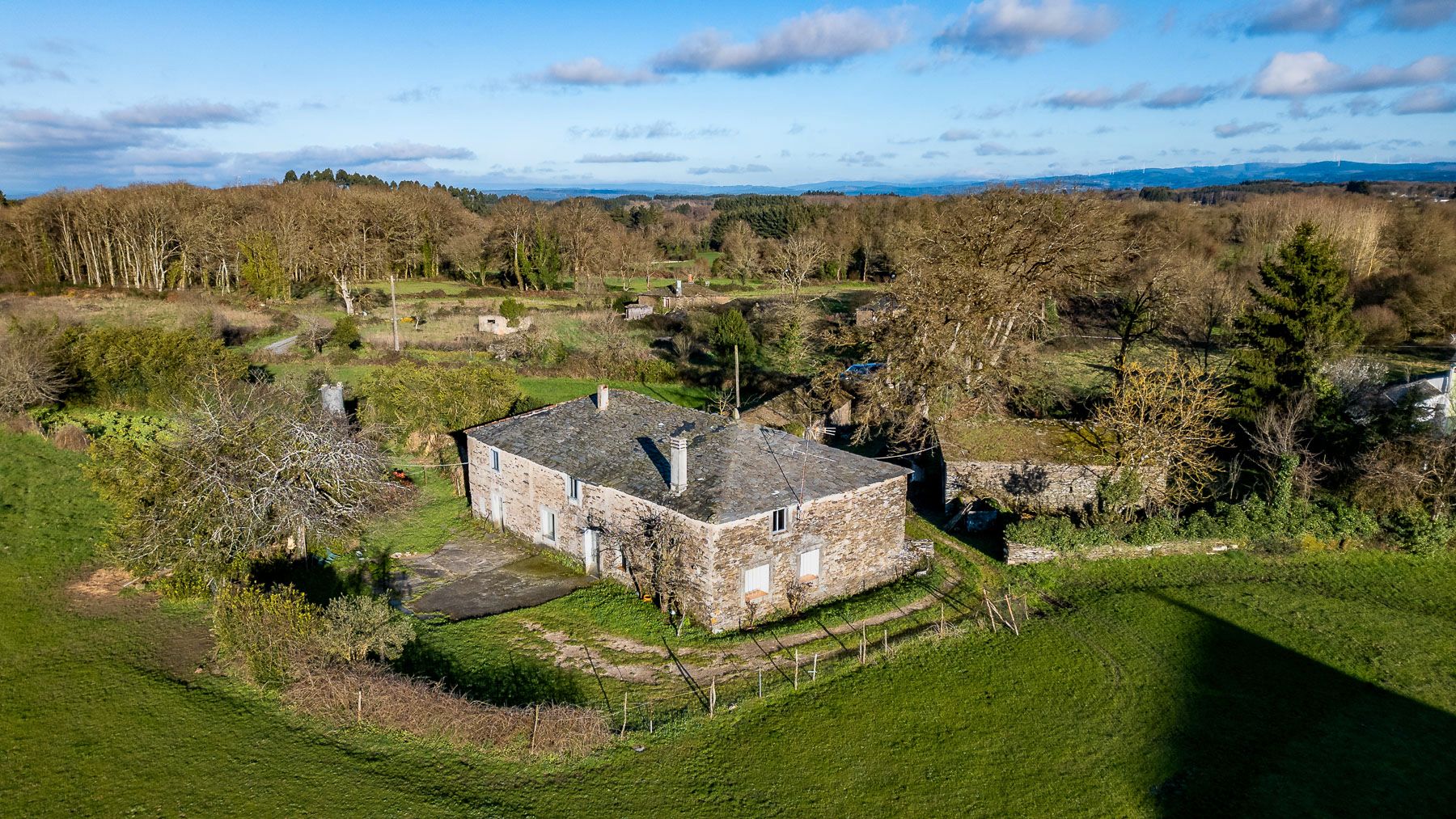 Außenansicht von Country house zum verkauf in Outeiro de Rei mit Möbliert