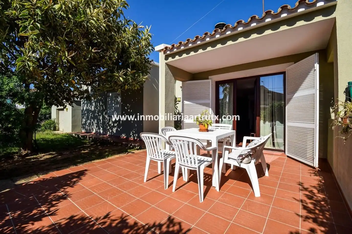 Chalet con jardín en venta en Cala Blanca